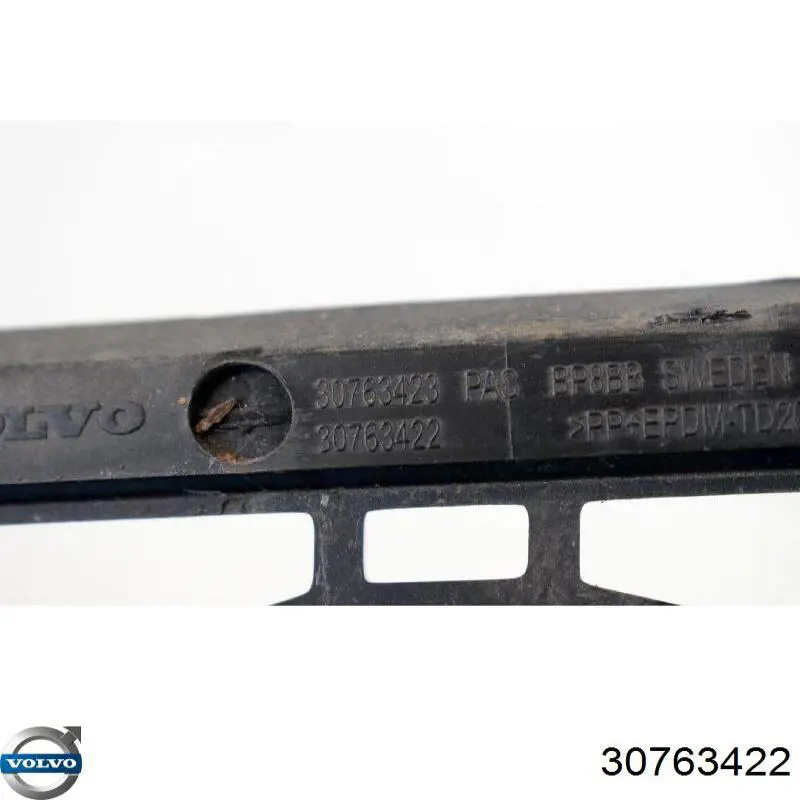 Решітка переднього бампера, центральна 30763422 Volvo