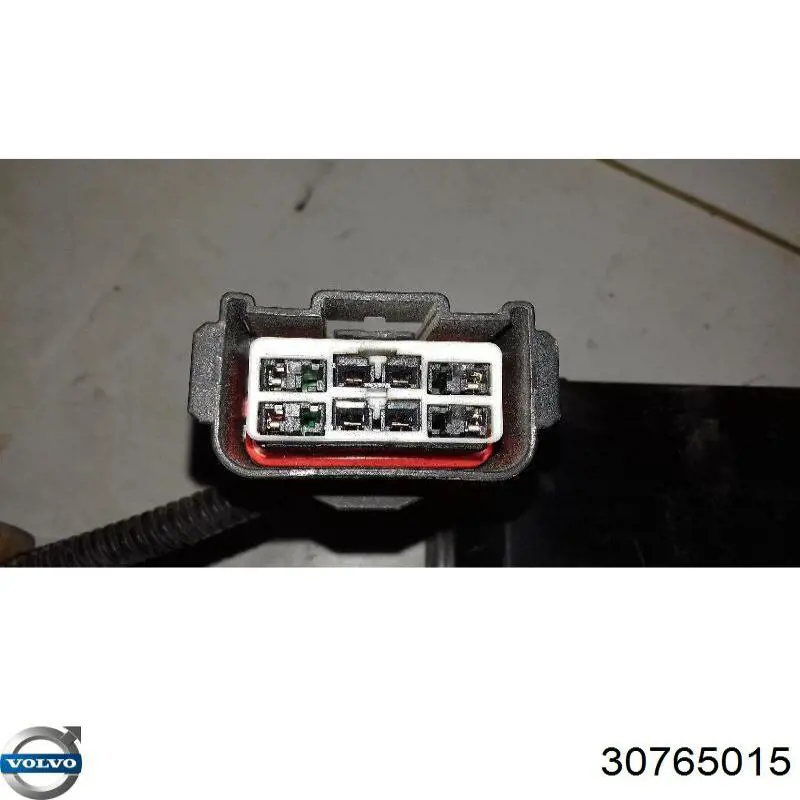 Купити 8690721 Volvo Блок запобіжників задній, салонний