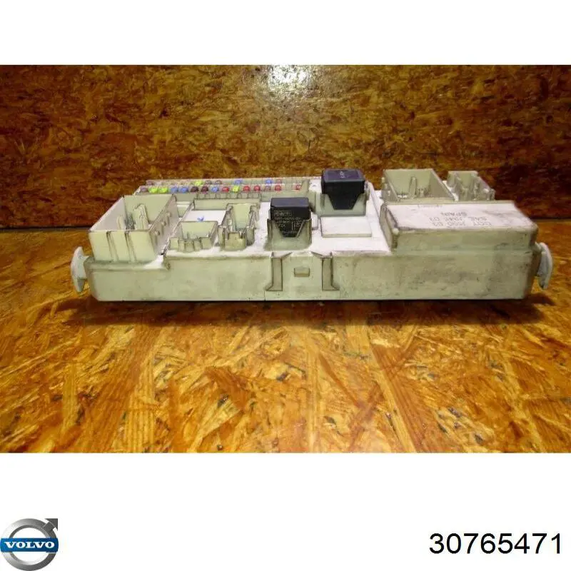 Купити 30765471 Volvo Блок запобіжників задній, салонний