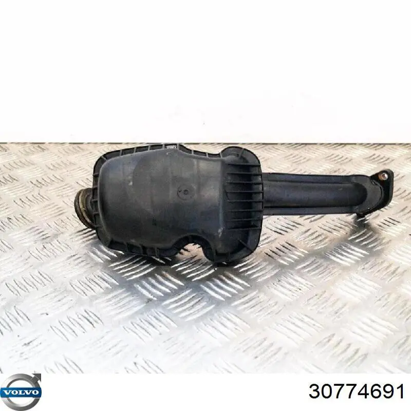 Резонатор повітряного фільтра Volvo 30774691 ціна, від 25.34 USD
