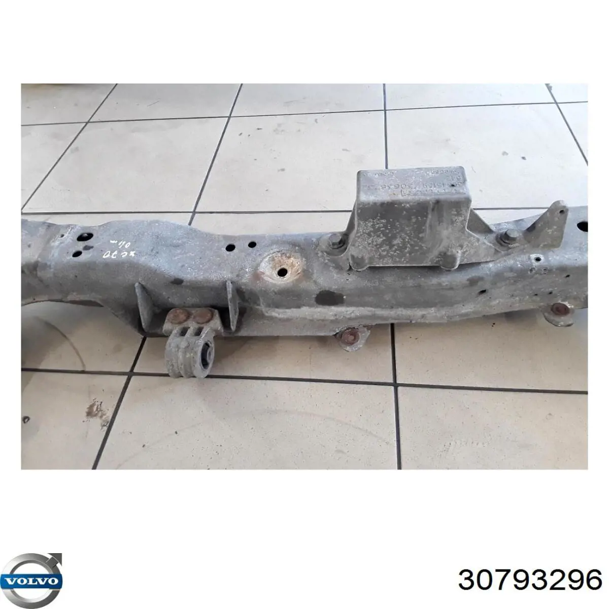 Купити 30793296 Volvo Підрамник передній