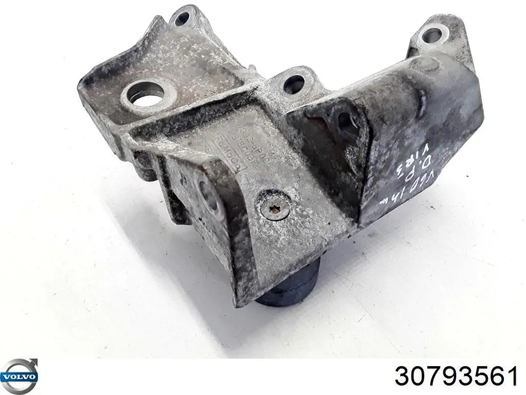8250518 Volvo Кронштейн подушки (опори) двигуна, правої