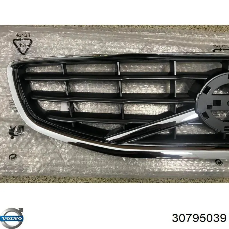 Облицювання радіатора Volvo 30795039 ціна, від 138.66 USD