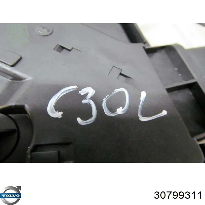 Замок дверей водія Volvo 30799311