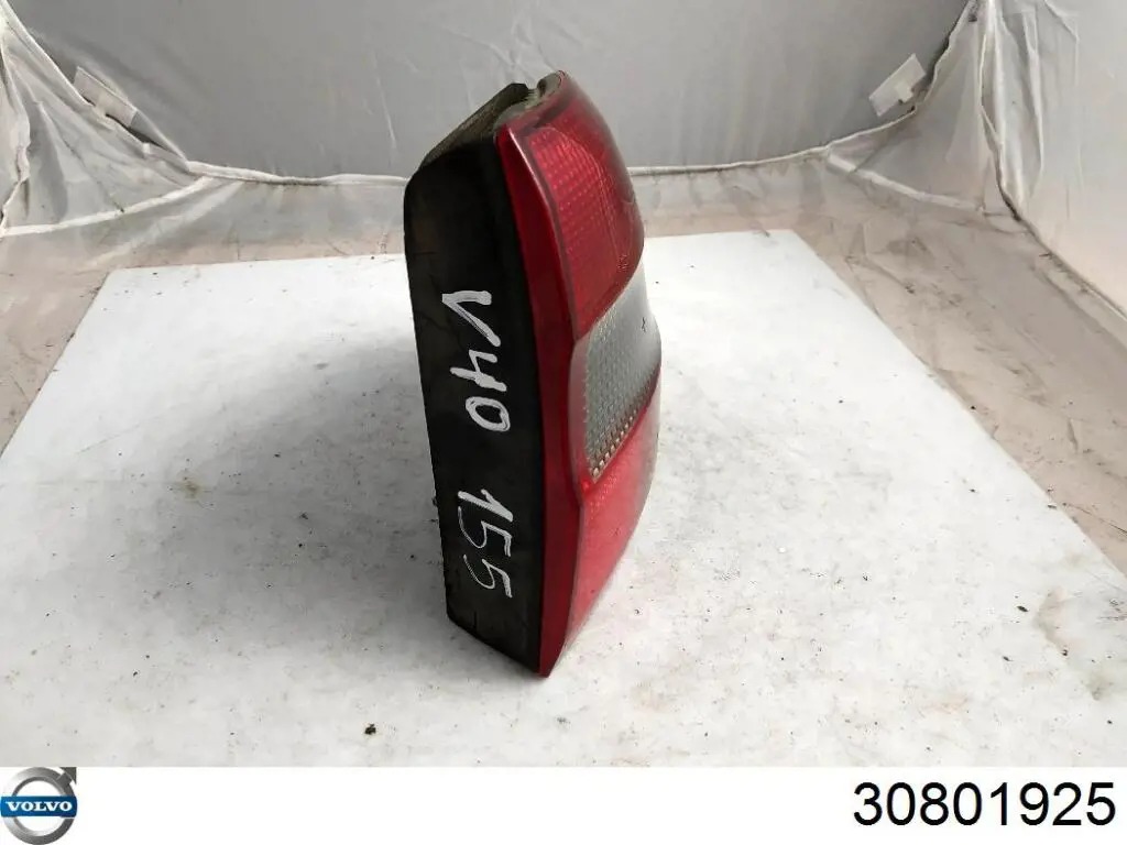 Купити 30801925 Volvo Задня права фара