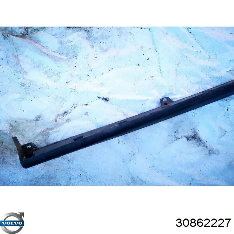 Накладка зовнішня (молдинг) порога, правий Volvo 30862227