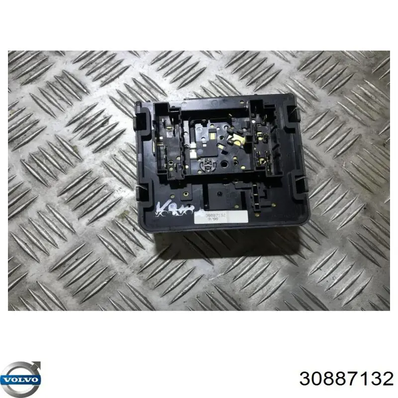 30887132 Volvo 