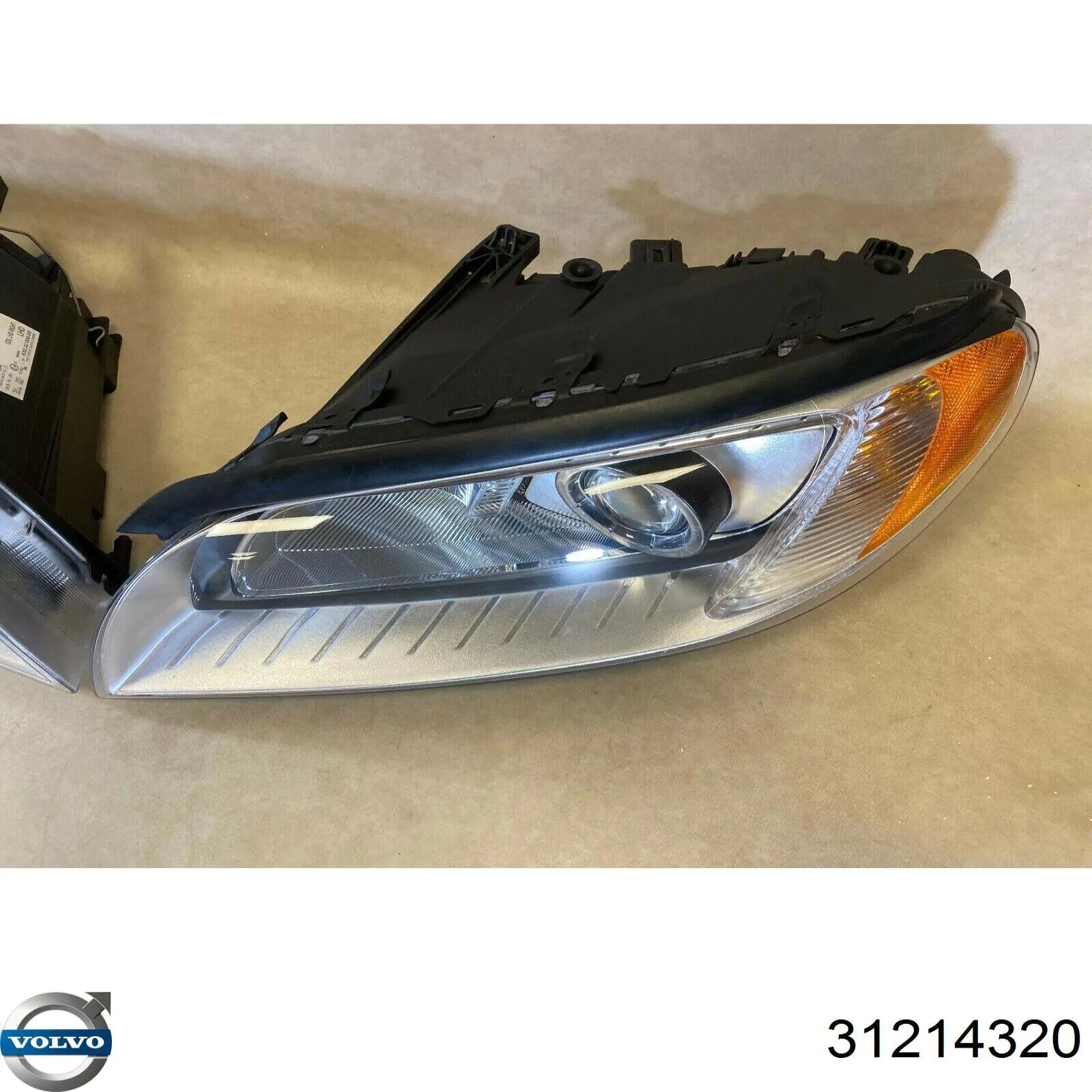Фара правая Volvo 31214320 ціна, від 1345.00 USD