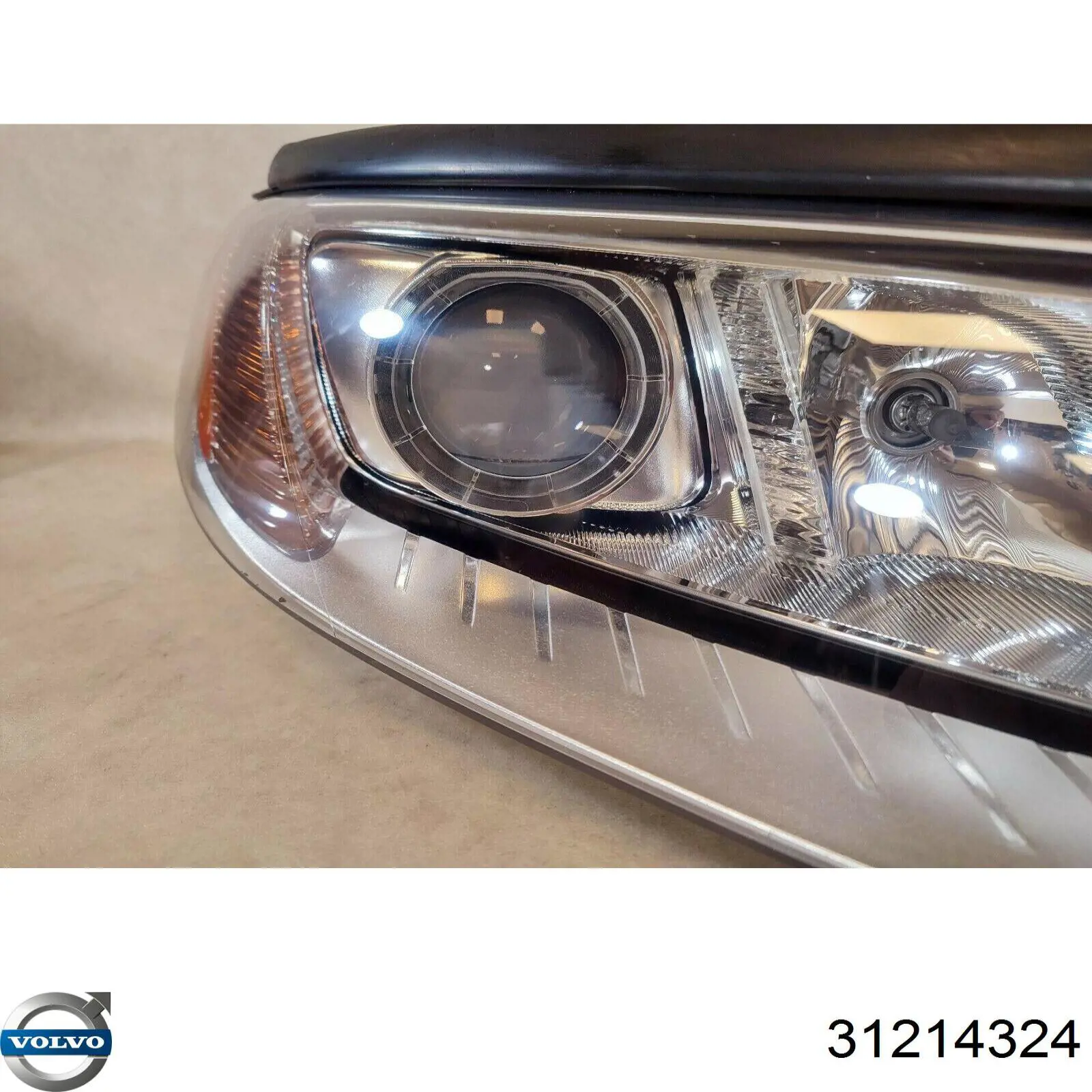 31214324 Volvo Фара правая