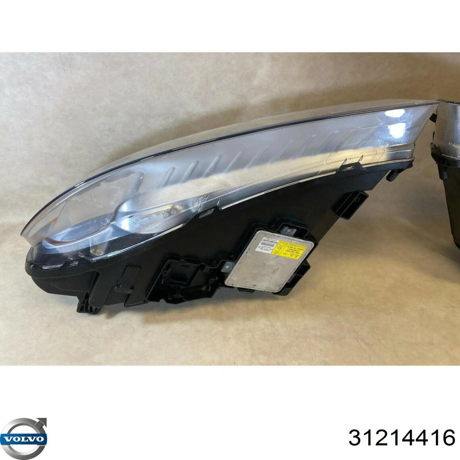 Фара правая Volvo 31214416 ціна, від 1545.49 USD