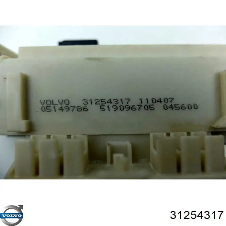 Блок запобіжників задній, салонний Volvo 8690721 ціна, від 76.10 USD