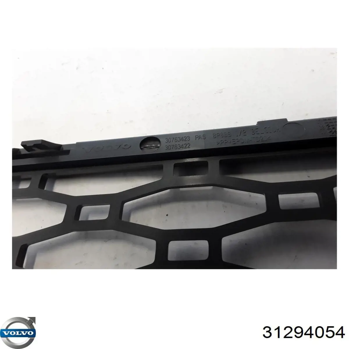 Облицювання радіатора Volvo 30763423 ціна, від 36.60 USD