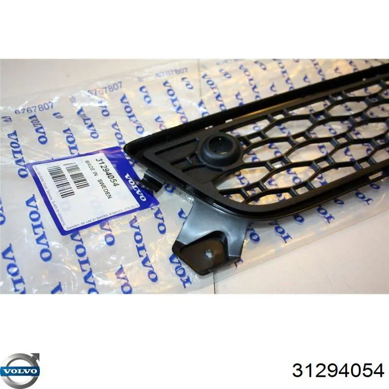 Решітка радіатора 30763423 Volvo