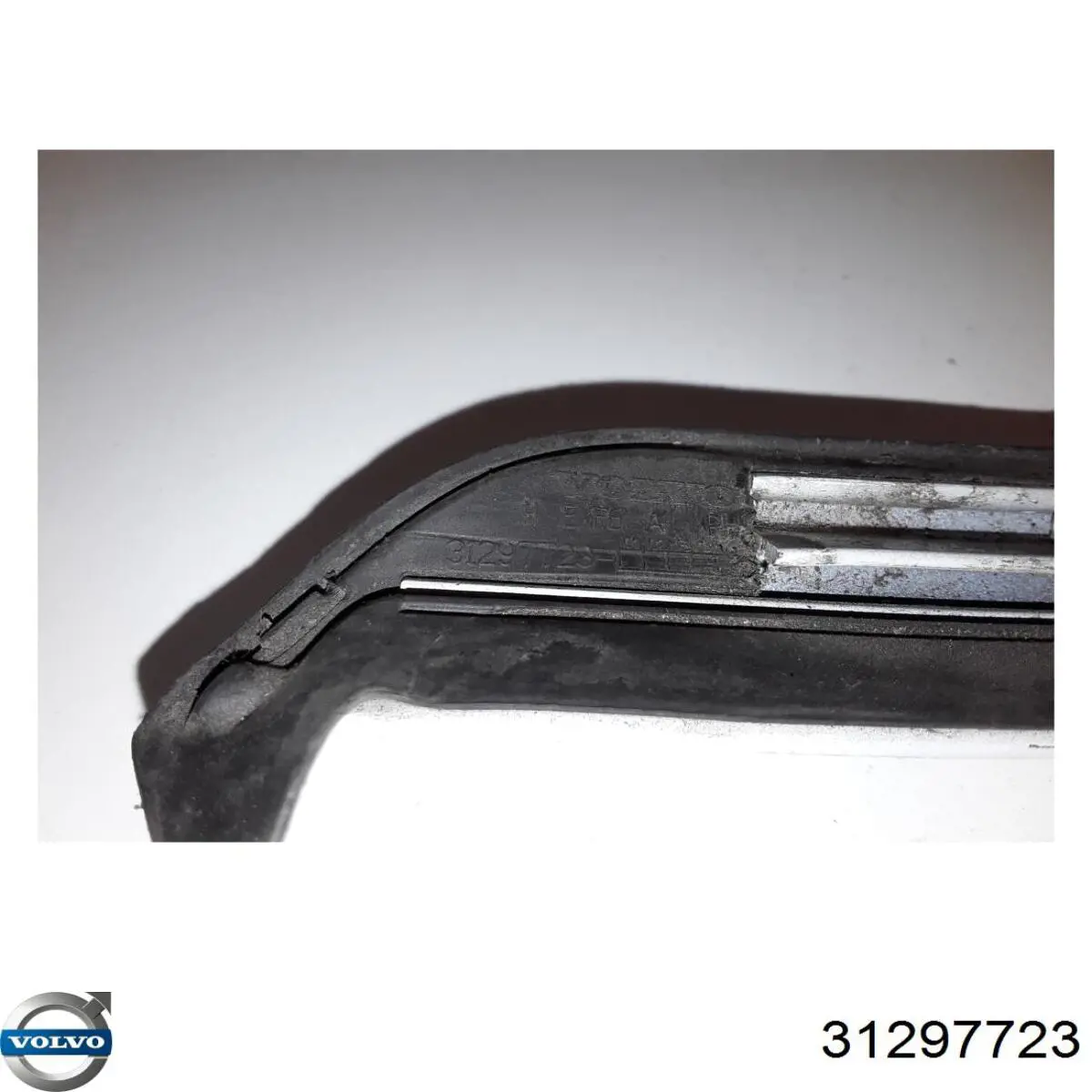 Купити 31297723 Volvo Захисна накладка вітрового скла права