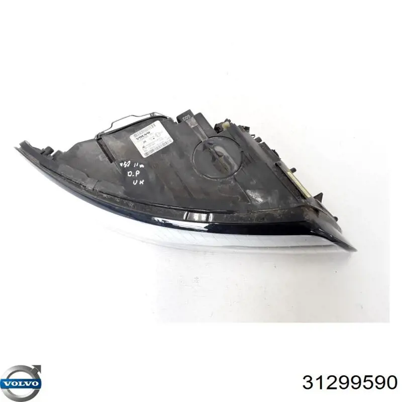 Фара правая Volvo 31299590 ціна, від 140.74 USD