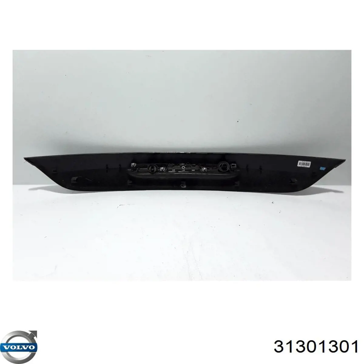 31301301 Volvo Накладка на кришку багажника
