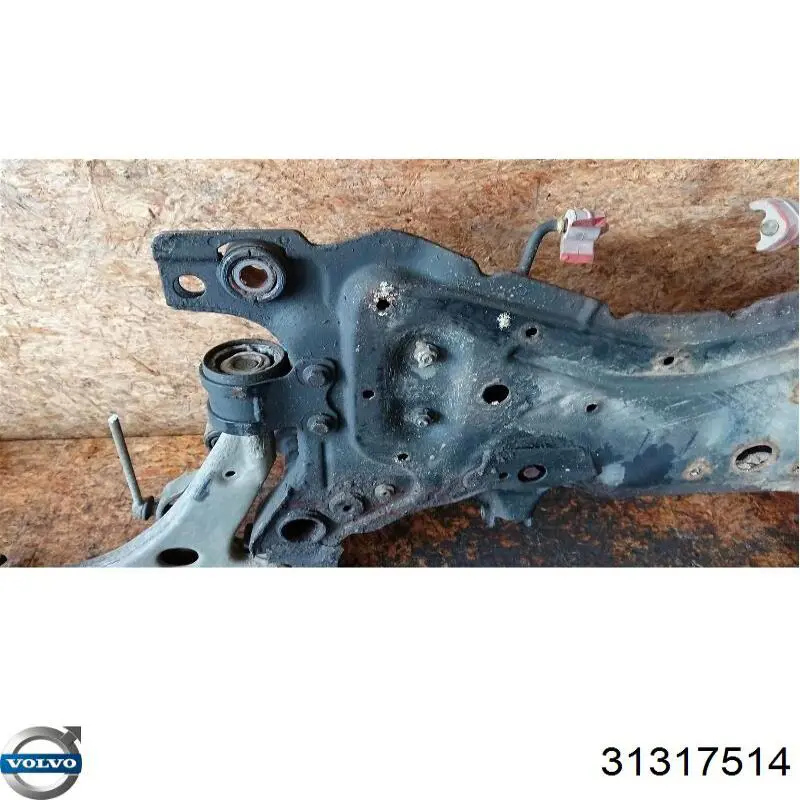 Купити 30666843 Volvo Підрамник передній