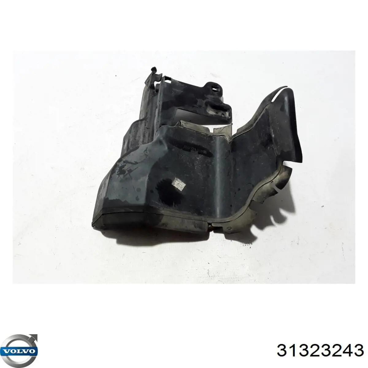 31323243 Volvo Повітропровід (дефлектор) радіатора, правий