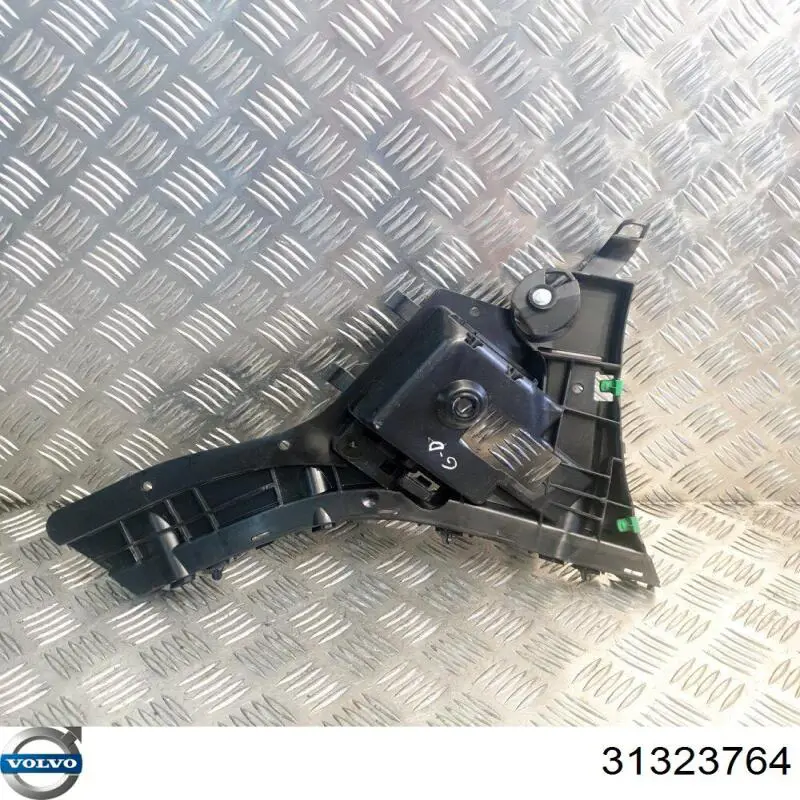 31323764 Volvo Кронштейн бампера заднього, зовнішній правий