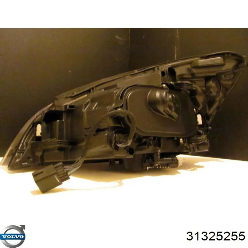 Купити 31383073 Volvo Права блок фара