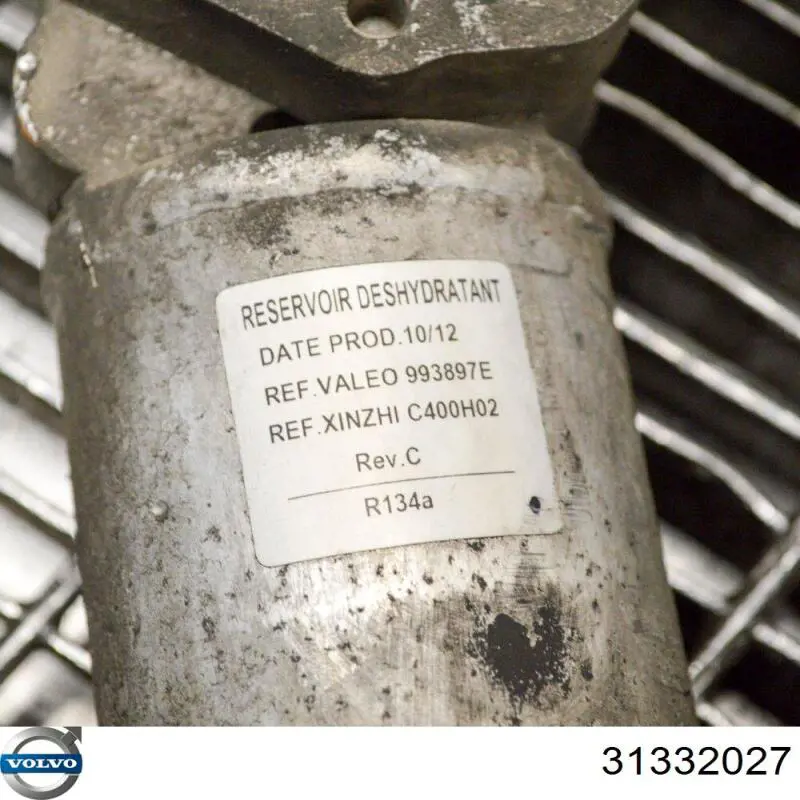 Радіатор кондиціонера 31332027 Volvo