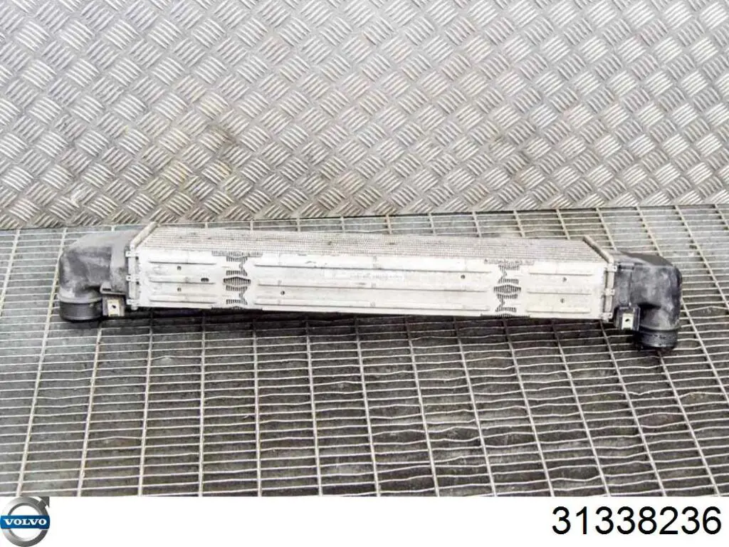 Купити 31338236 Volvo Радіатор интеркуллера
