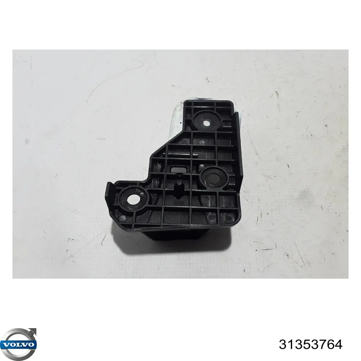 Праве кріплення переднього бампера Volvo 31353764 ціна, від 15.57 USD
