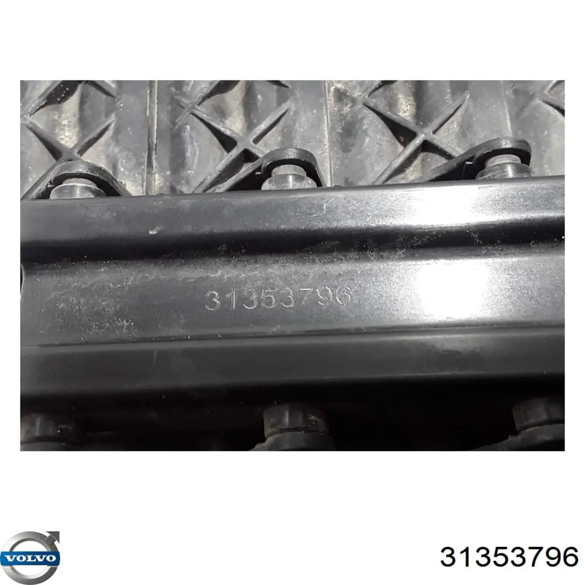 Повітроводи системи охолодження двигуна Volvo 31353796 ціна, від 187.64 USD
