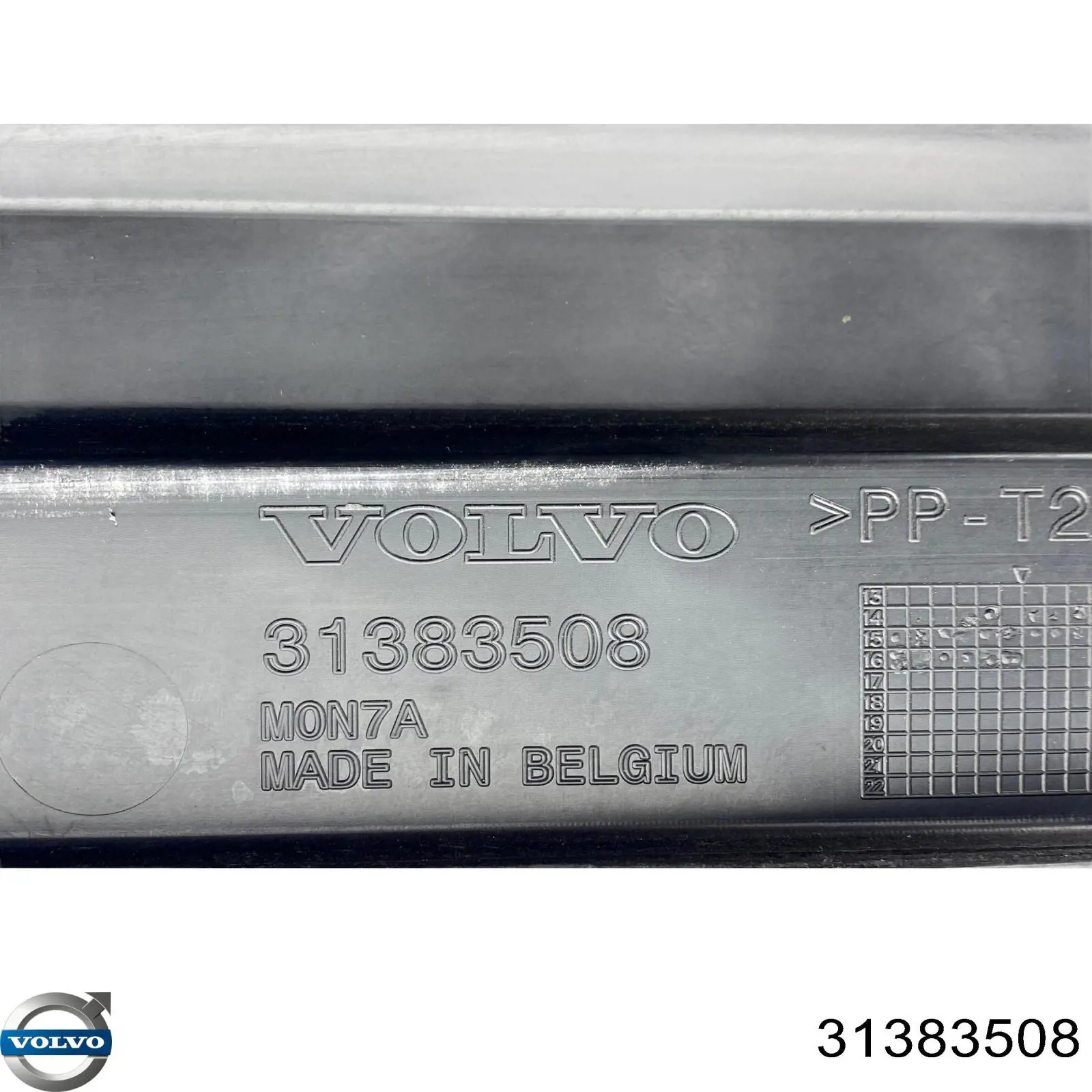 Купити 31383508 Volvo Накладка верхня передньої панелі/супорту радіатора