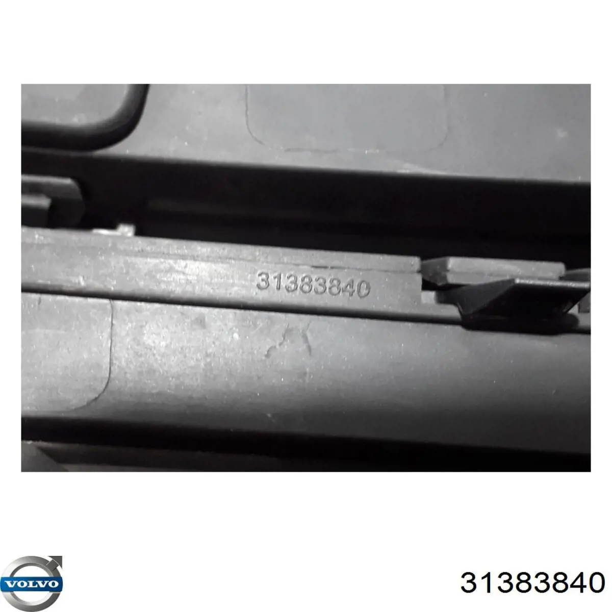 Заглушка протитуманки передньої правої Volvo 31383840 ціна, від 31.67 USD