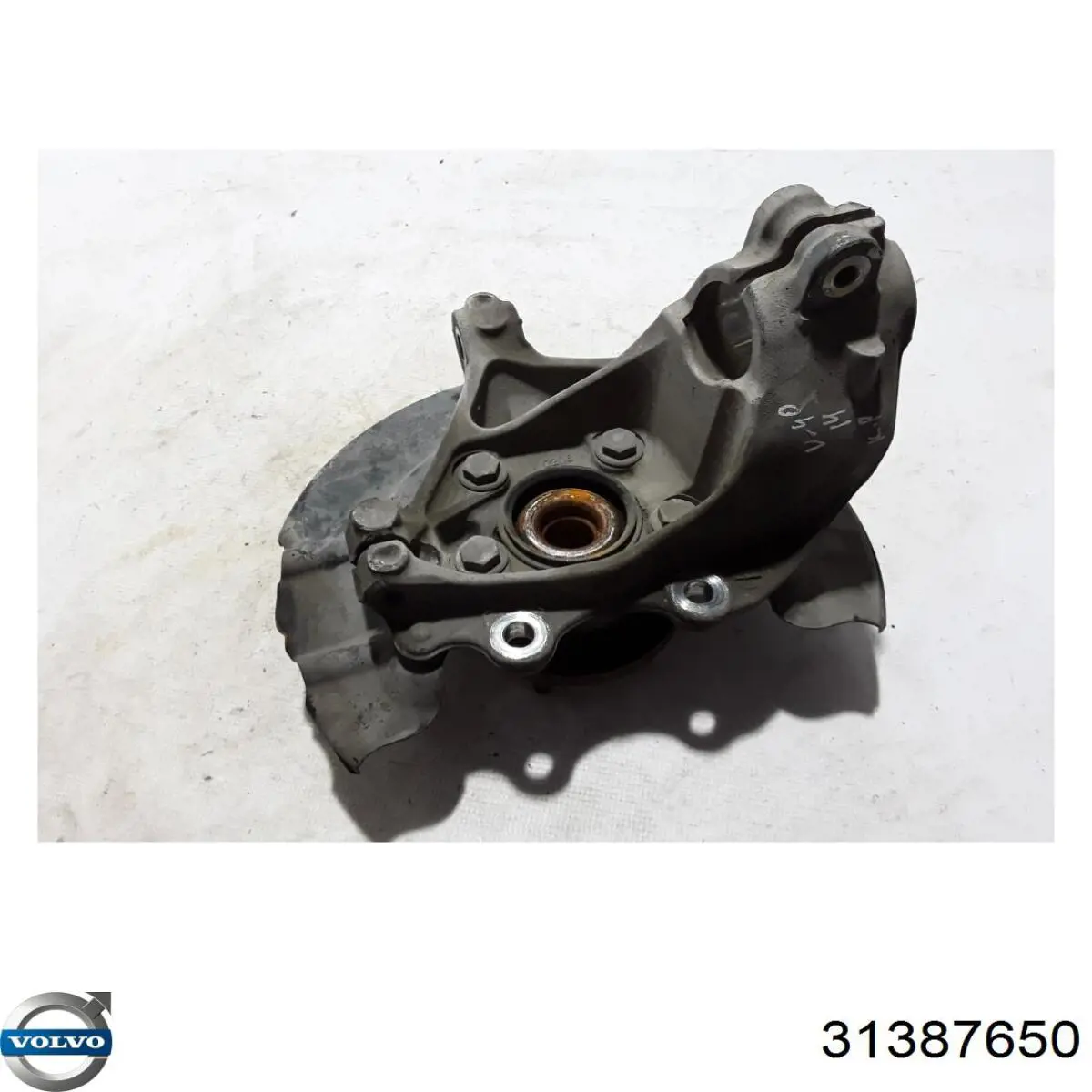 31387650 Volvo Цапфа - поворотний кулак передній, лівий