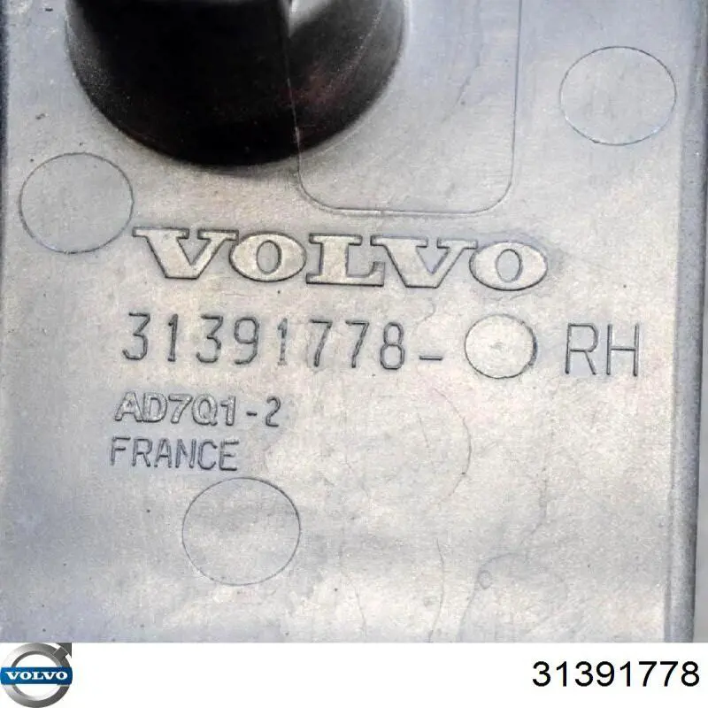 31391778 Volvo Кронштейн кріплення крила переднього правого, передній