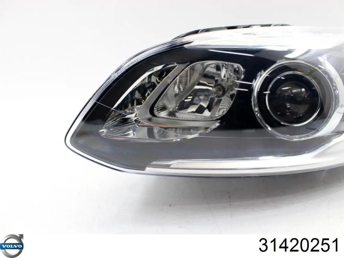 31698810 Volvo Фара дальнього світла в зборі