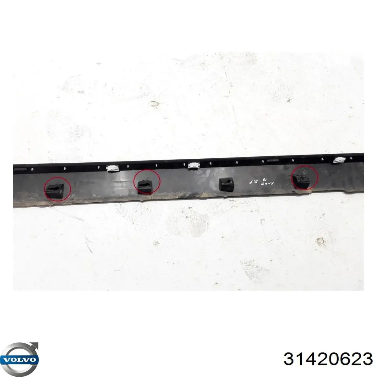 Накладка зовнішня (молдинг) порога, правий Volvo 31420623 ціна, від 75.36 USD