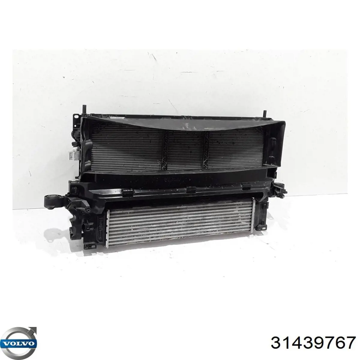 Радіатор основний Volvo 32268989 ціна, від 556.29 USD