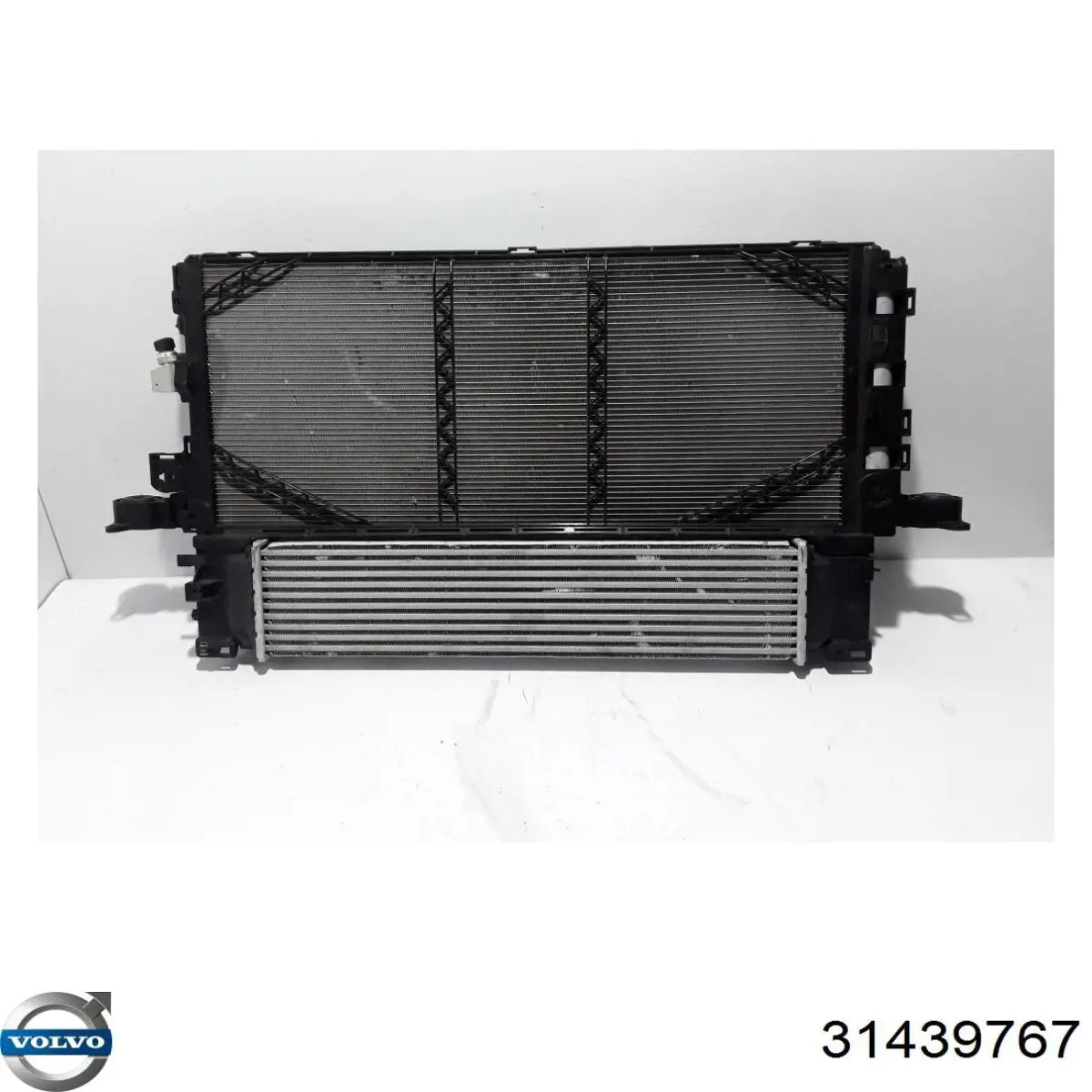 Купити 32268989 Volvo Радіатор двигуна