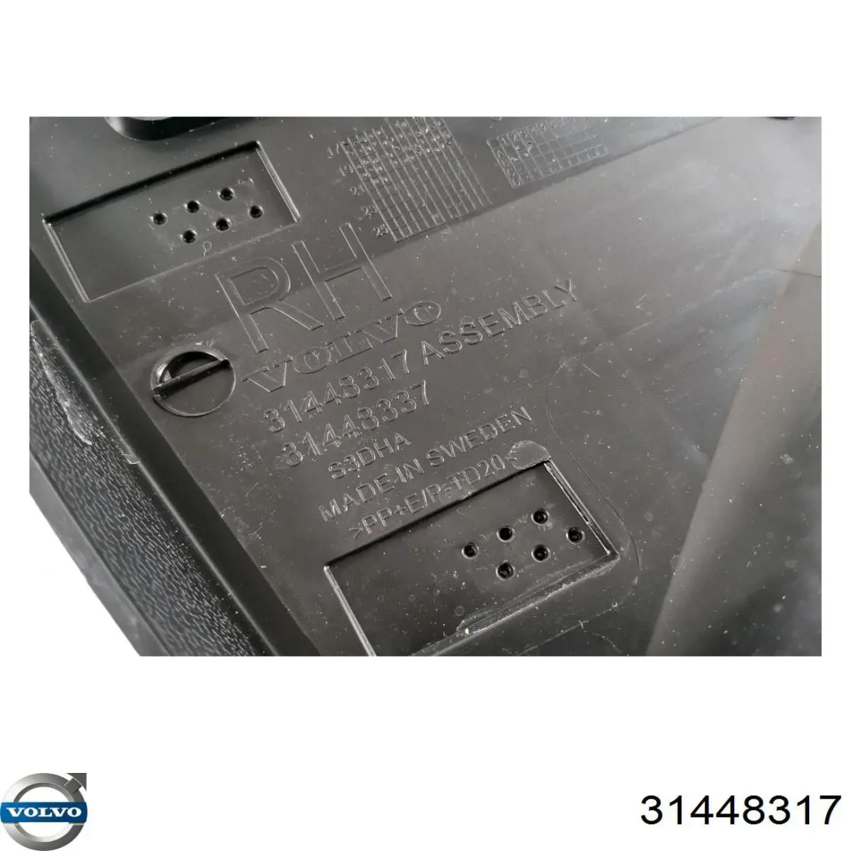 Молдинг передньої правої двері, нижній 31448317 Volvo