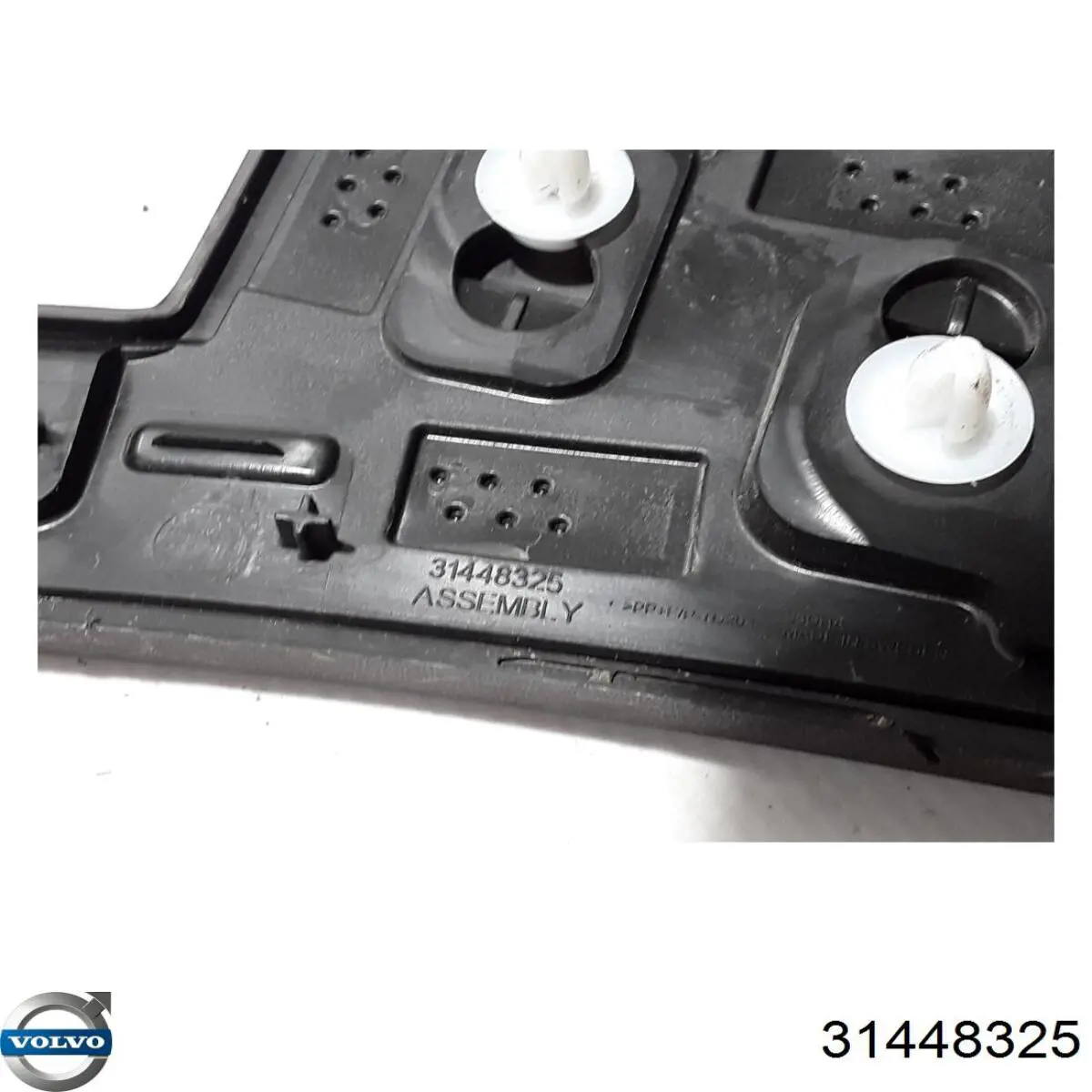 Молдинг передньої арки колеса, правий Volvo 31448325 ціна, від 83.19 USD