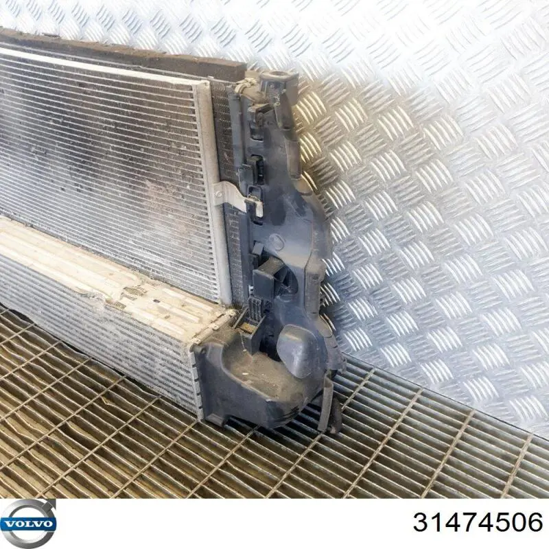 Купити 31474506 Volvo Радіатор интеркуллера