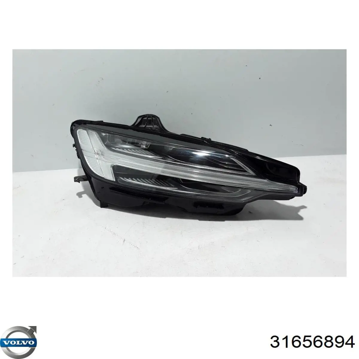 Купити 31656894 Volvo Права блок фара