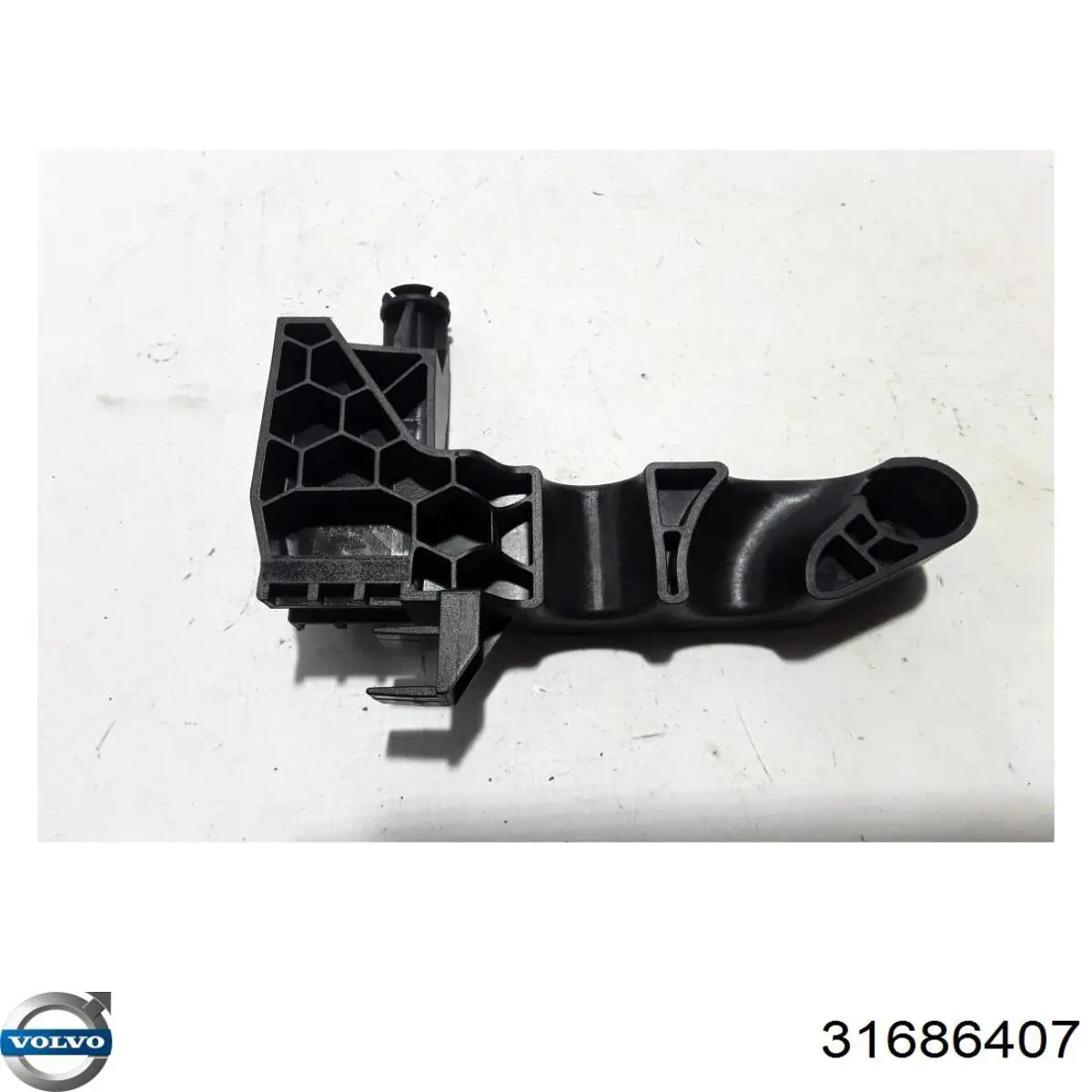 31686407 Volvo Кронштейн радіатора правий
