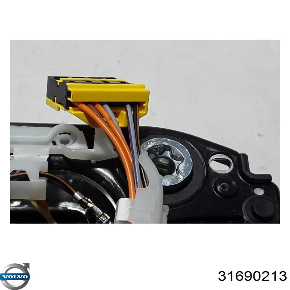 Подушка в кермі Volvo 31690213 ціна, від 362.36 USD