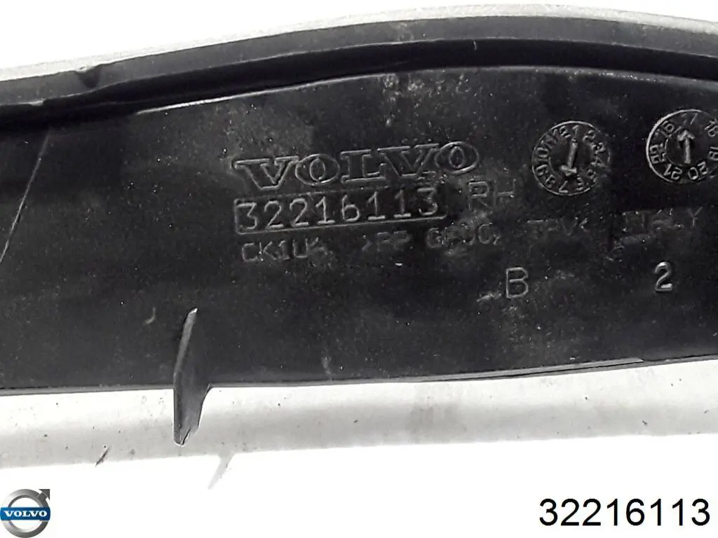 Накладка стійки кузова зовнішня, передня права Volvo 32216113 ціна, від 40.03 USD