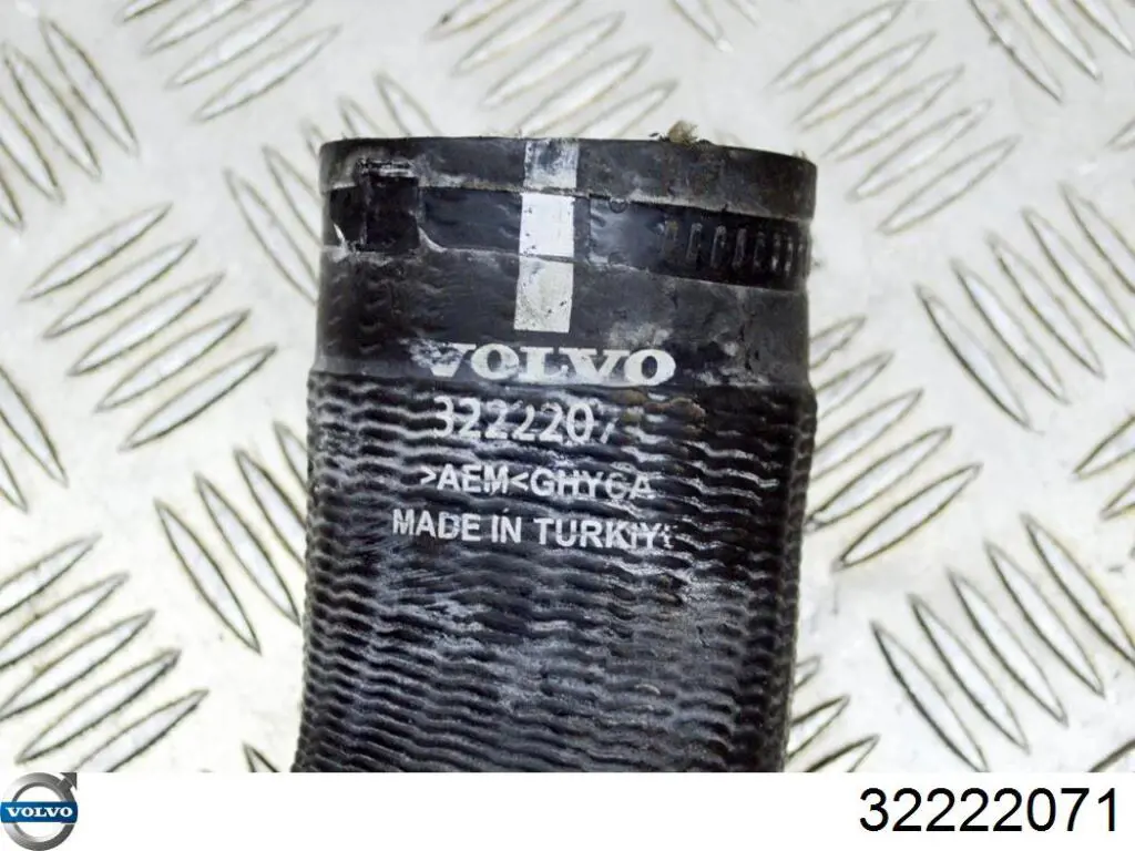 32222071 Volvo Трубка, що нагнітається