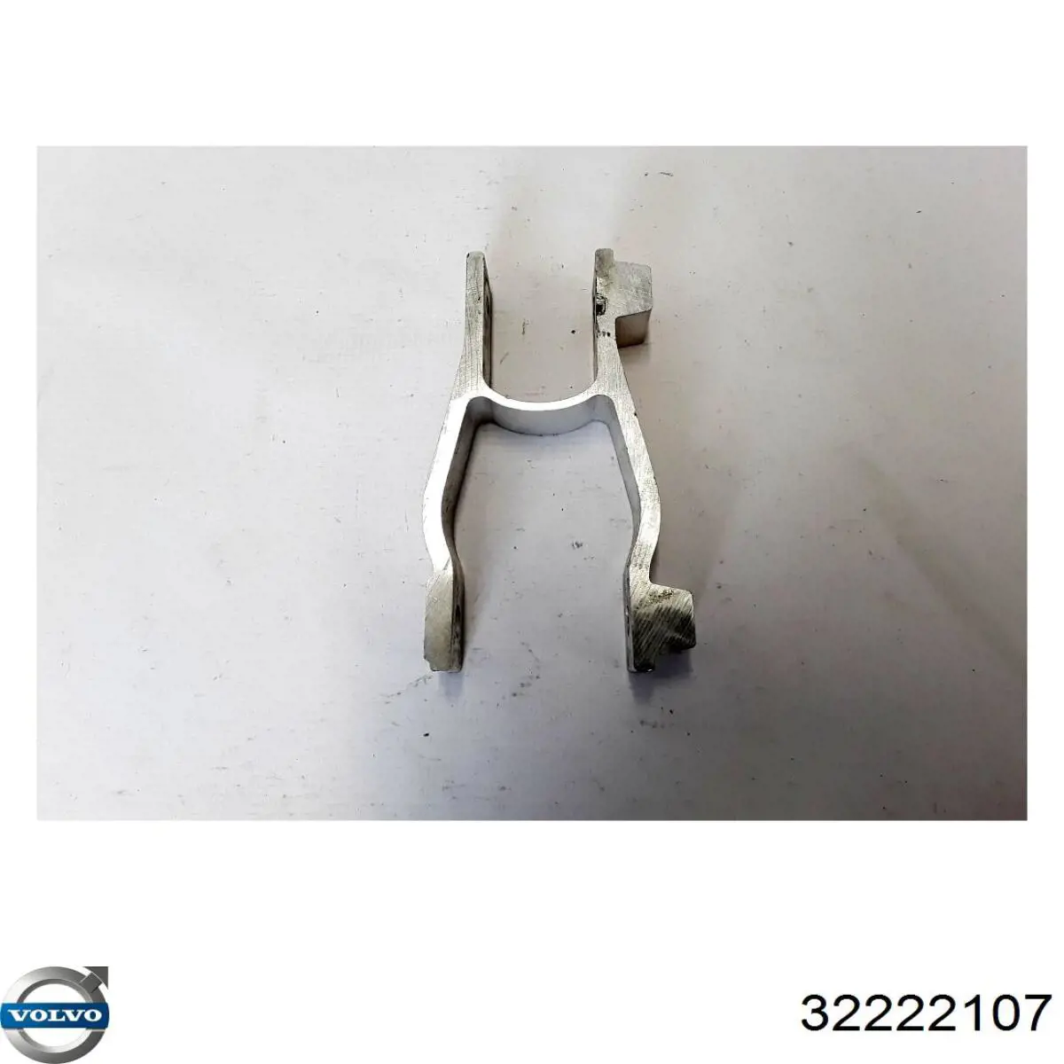 Кронштейн подушки (опори) двигуна, правої Volvo 32222107 ціна, від 25.31 USD