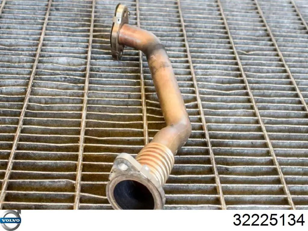Патрубок системи рециркуляції ОГ EGR 32213482 Volvo