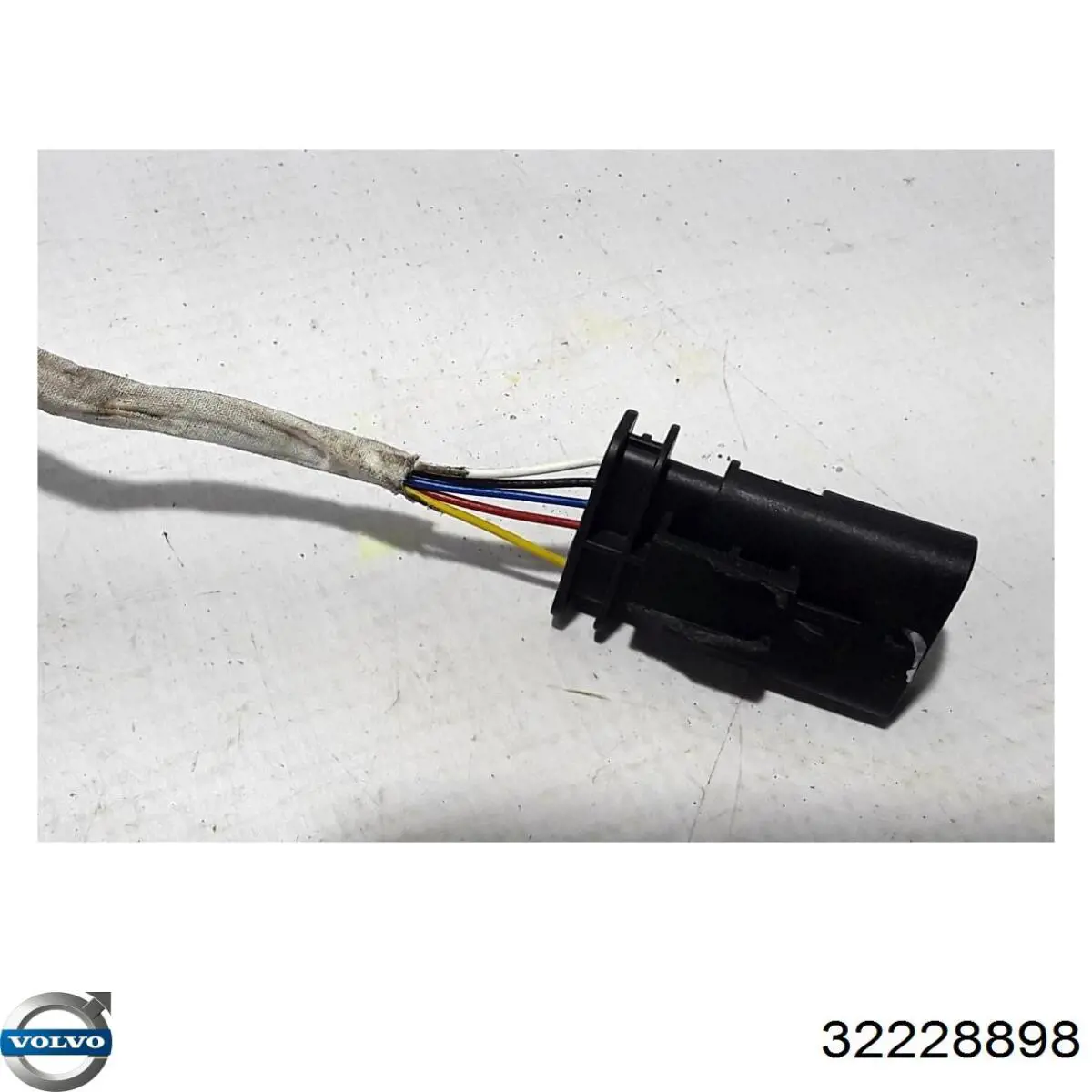 32228898 Volvo Задня ліва зовнішня фара