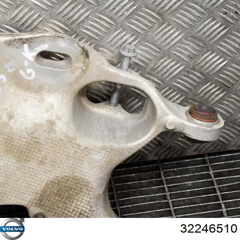Важіль задньої підвіски нижній, лівий 32246510 Volvo