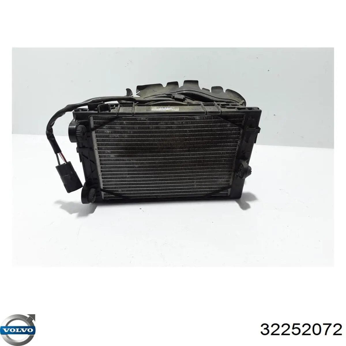 Радіатор охолодження, додатковий 32252072 Volvo