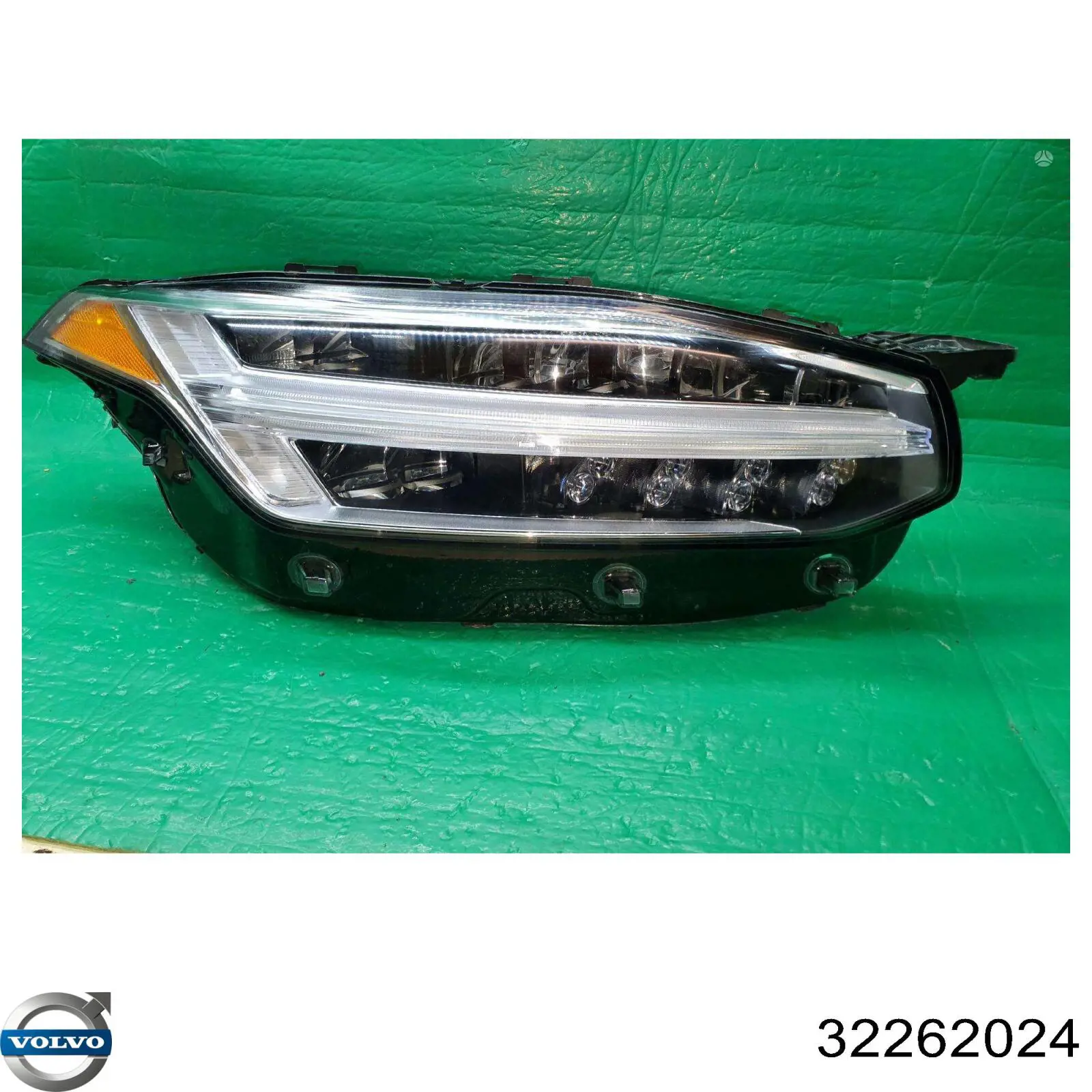 Фара правая Volvo 31655779 ціна, від 1076.91 USD